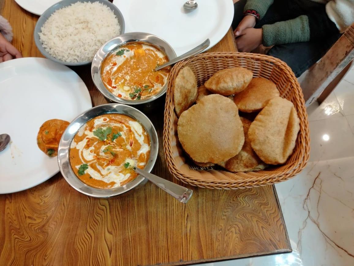 Hotel Sudarshan Ayodhya Extérieur photo