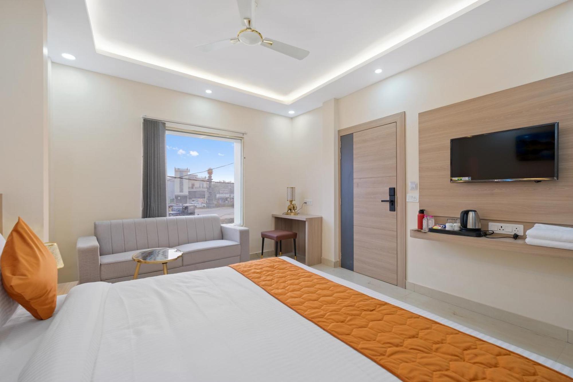 Hotel Sudarshan Ayodhya Extérieur photo