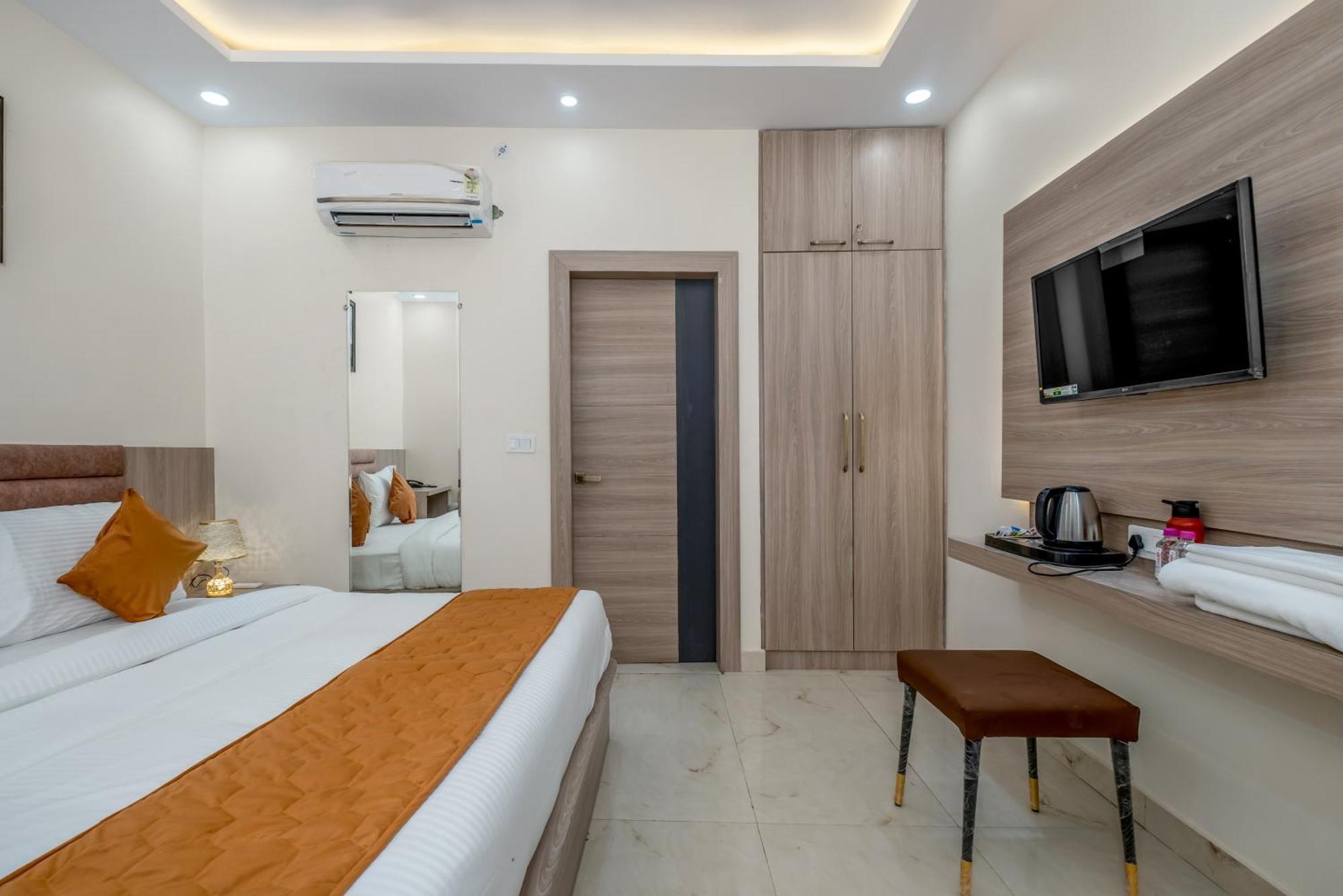 Hotel Sudarshan Ayodhya Extérieur photo
