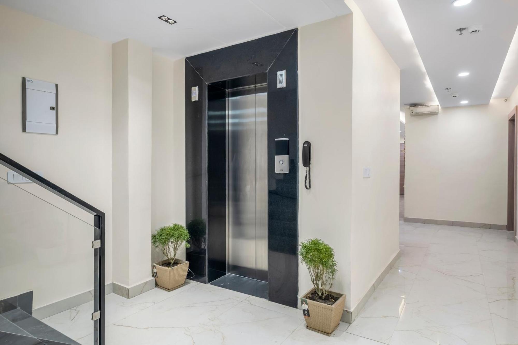Hotel Sudarshan Ayodhya Extérieur photo