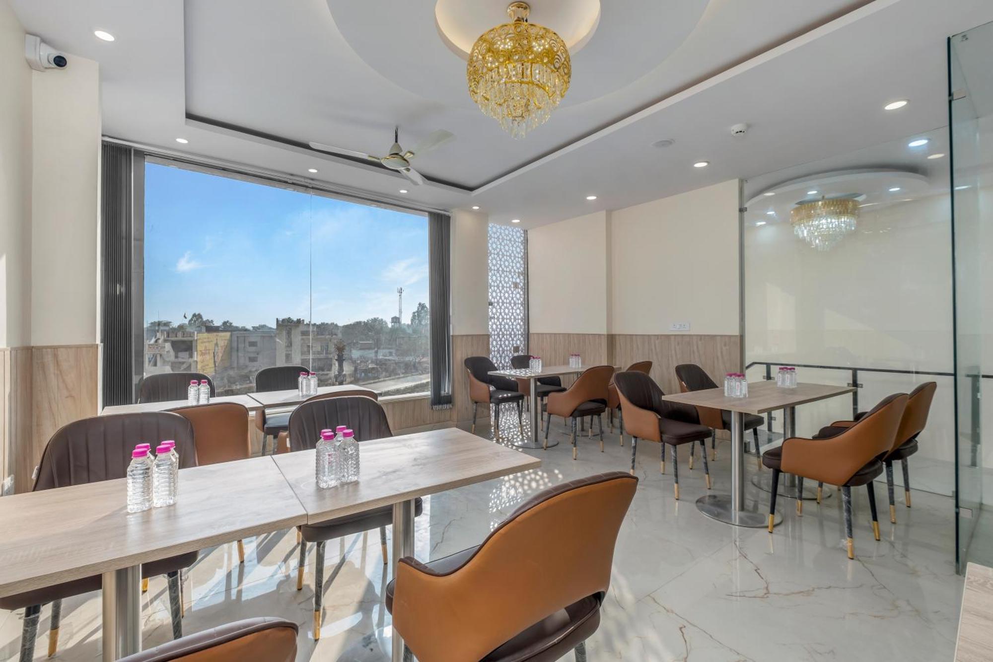 Hotel Sudarshan Ayodhya Extérieur photo