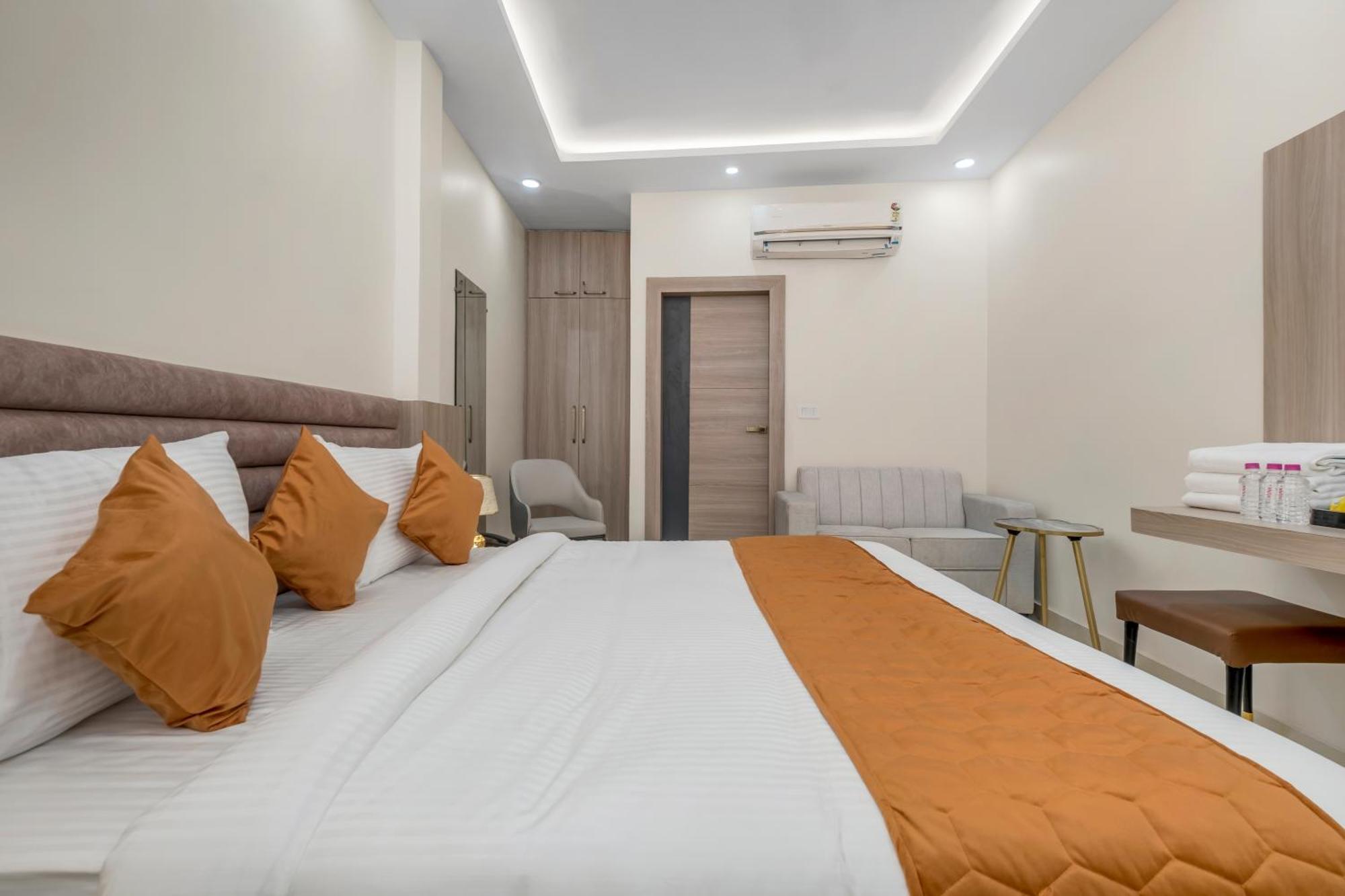 Hotel Sudarshan Ayodhya Extérieur photo