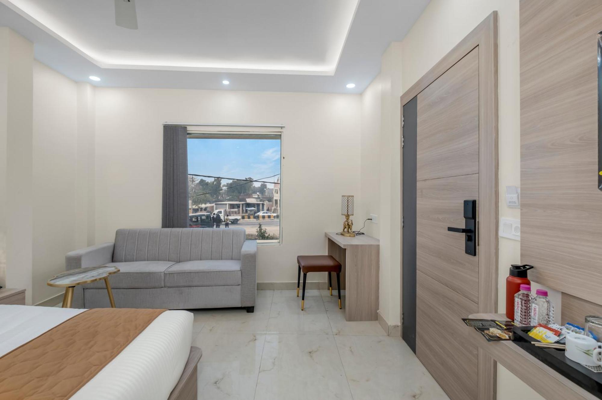 Hotel Sudarshan Ayodhya Extérieur photo