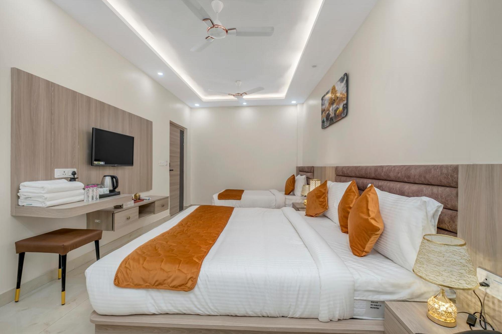 Hotel Sudarshan Ayodhya Extérieur photo
