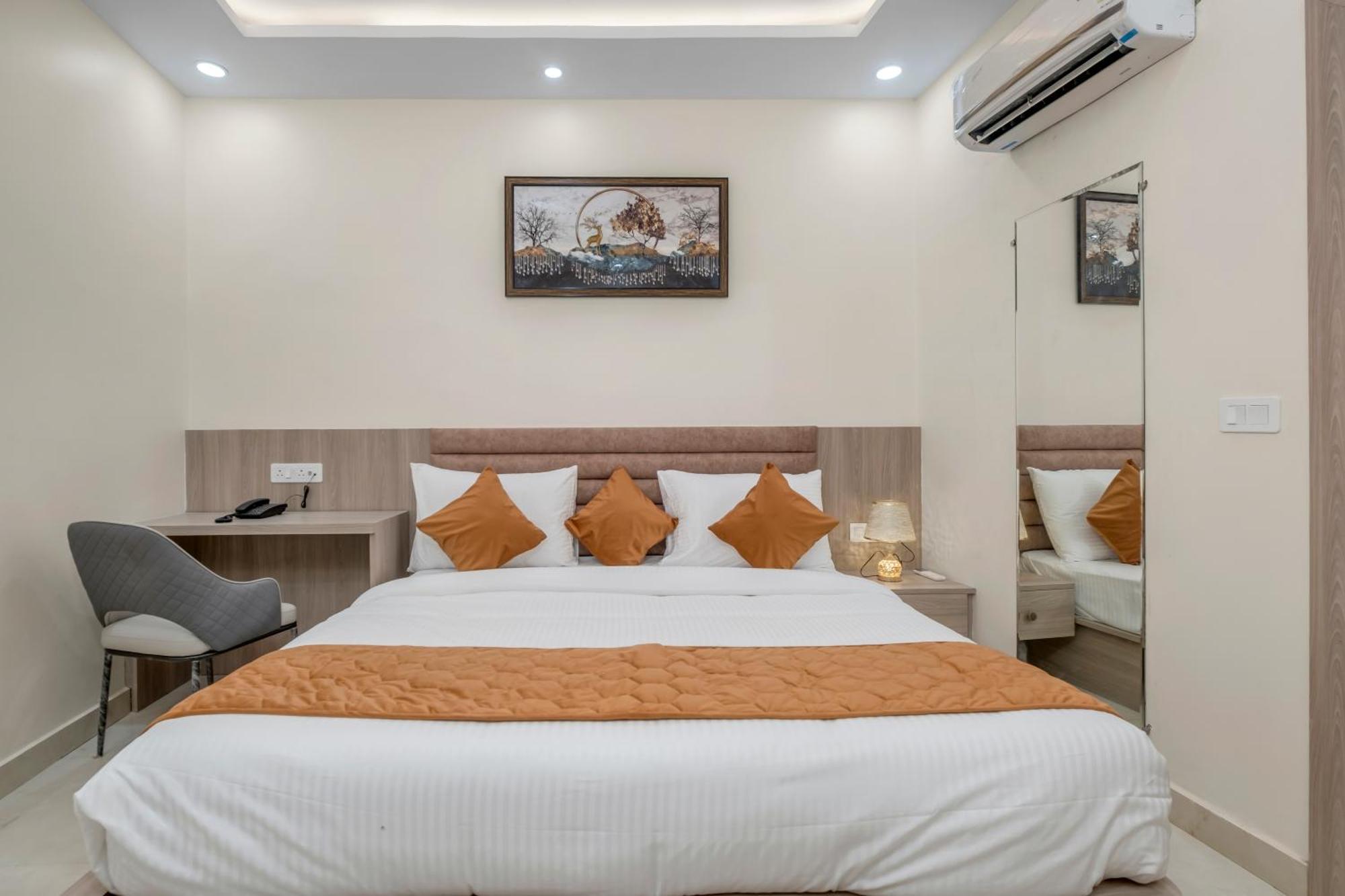 Hotel Sudarshan Ayodhya Extérieur photo