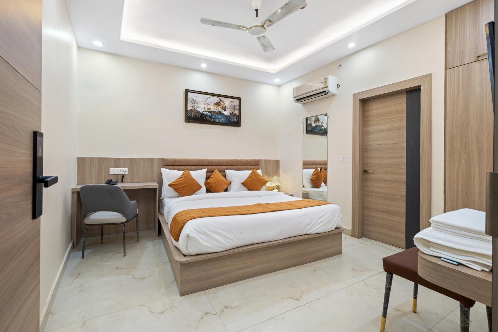 Hotel Sudarshan Ayodhya Extérieur photo