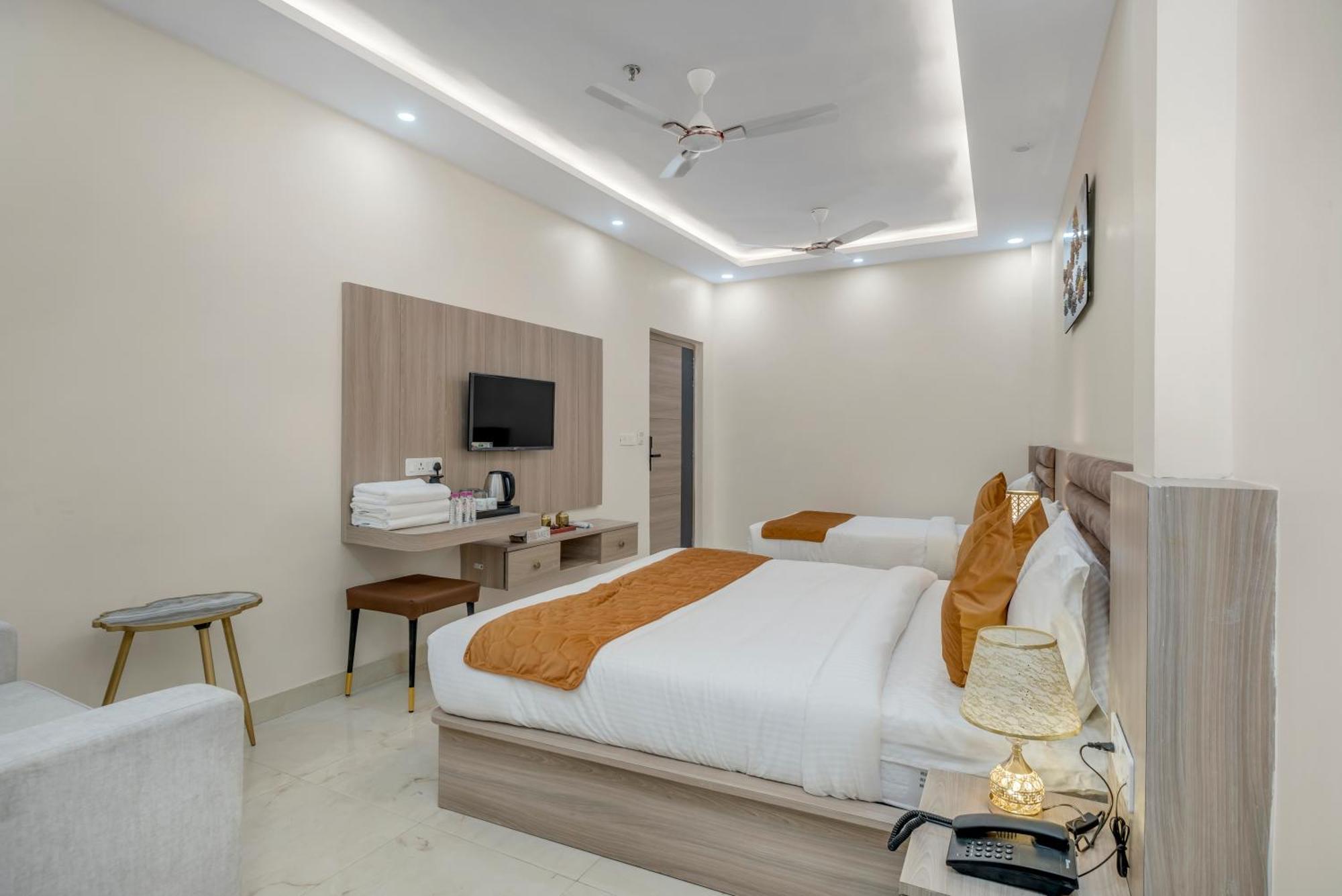 Hotel Sudarshan Ayodhya Extérieur photo