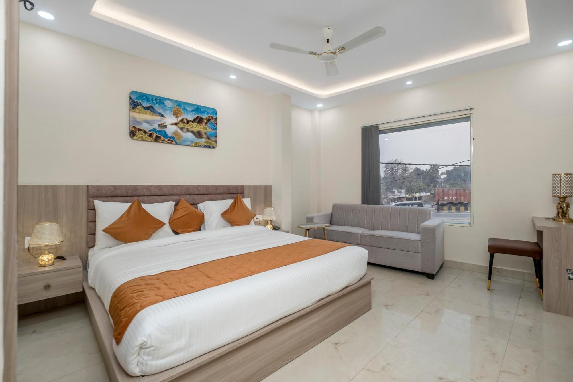 Hotel Sudarshan Ayodhya Extérieur photo
